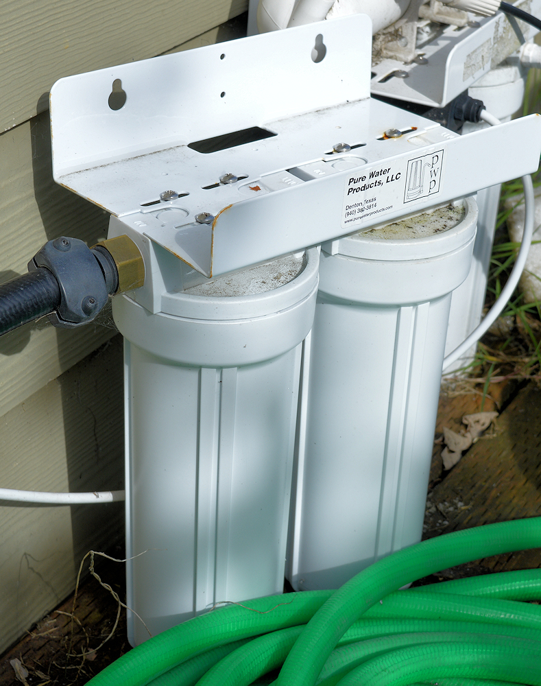 Stand-Alone Dual Carbon Water Filter for Removing Monochloramine