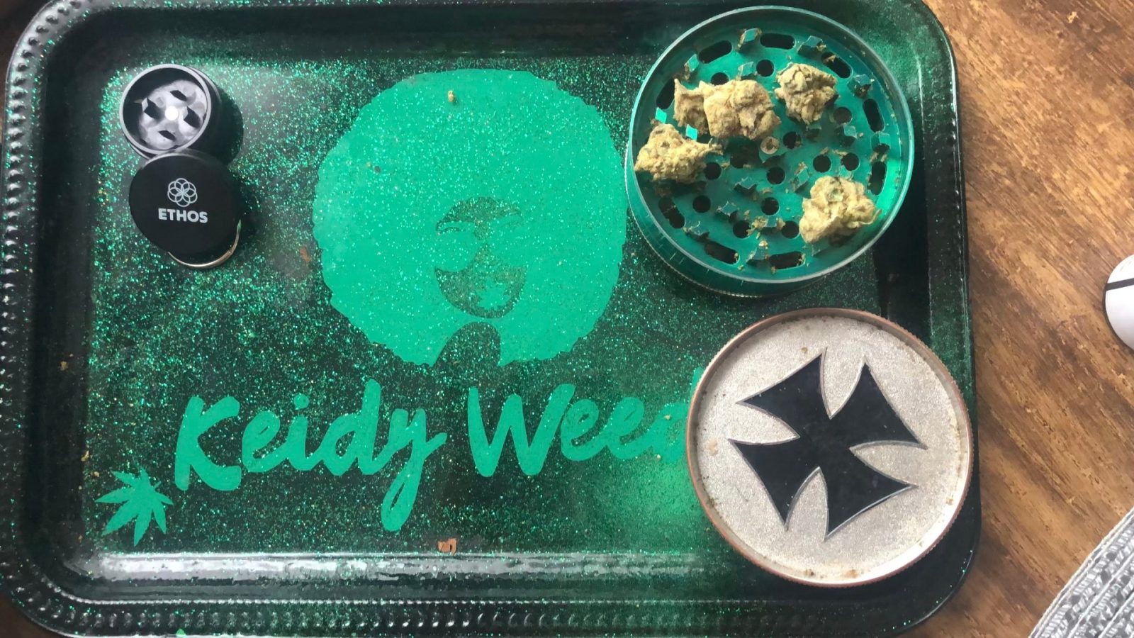 cannabis word news rolling tray