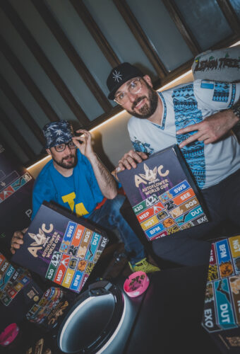 cannabis world news two guys falshing peace signs